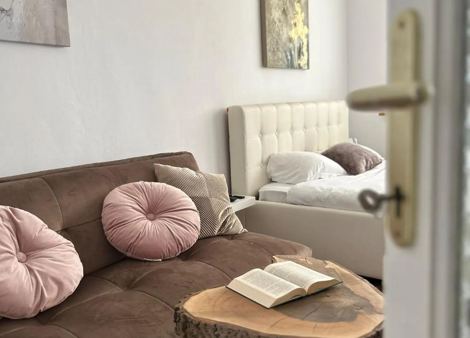 Apartmán Cozy Wood Themed Studio Sky Bar Free Minibar Bukurešť