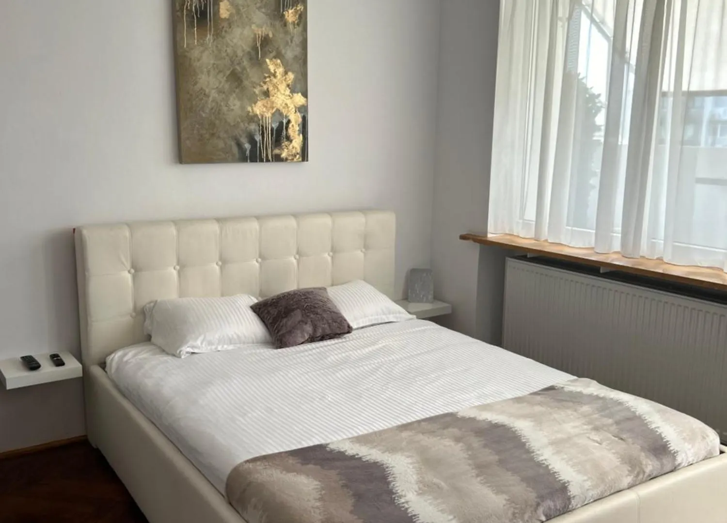 Cozy Wood Themed Studio Sky Bar Free Minibar Bucareste Apartamento